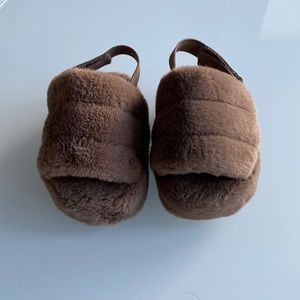 BABY GAP TODDLER FURRY SLIDES SIZE:12-18 MO